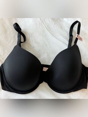 Victoria’s Secret Lightly Lined T-Shirt Bra Black 34D NWT